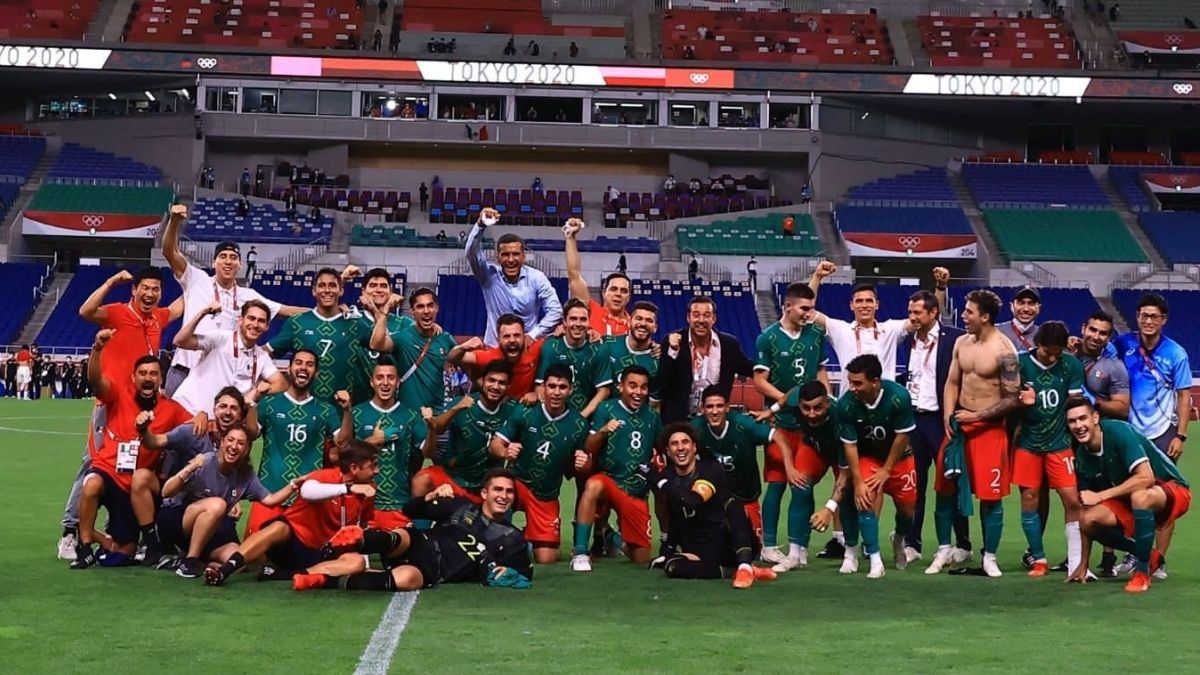 Seleccion Mexico futbol bronce